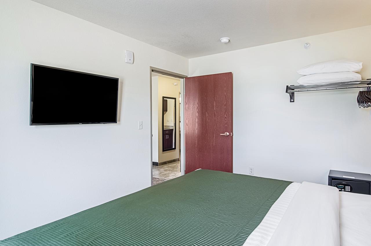 Cobblestone Inn & Suites - Гернси Екстериор снимка