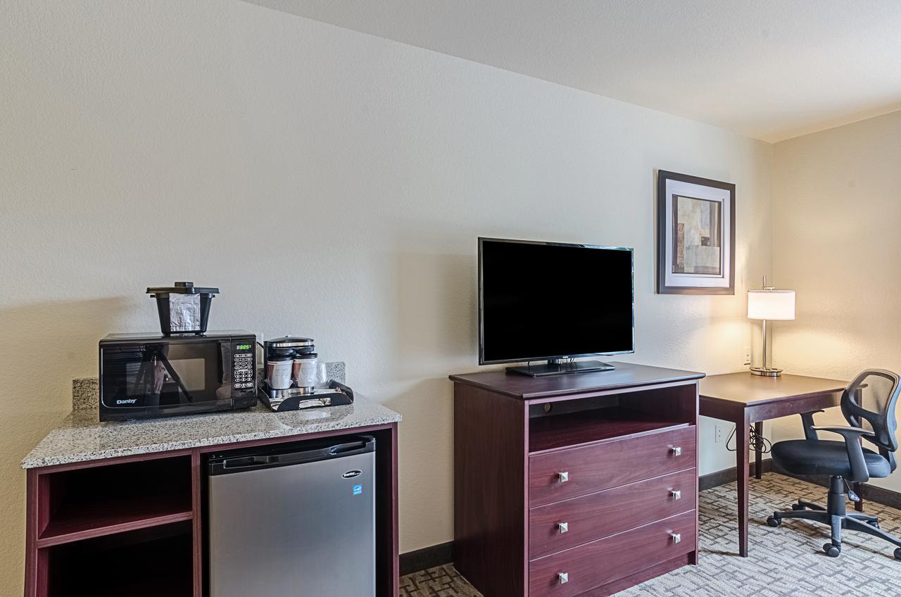 Cobblestone Inn & Suites - Гернси Екстериор снимка